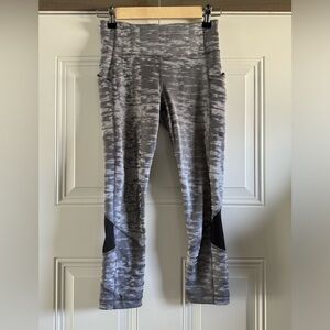 Lululemon Grey & Black Leggings Crop With Black Mesh Back & Side Pockets Size 4